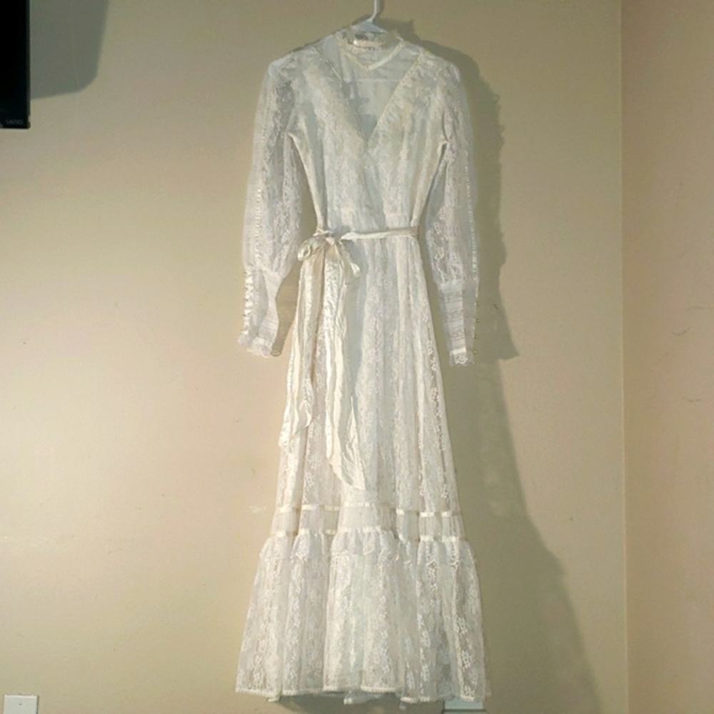 Vintage 70s Gunne Sax by Jessica San Francisco White Floral Lace